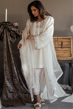 Load image into Gallery viewer, Azura set in white