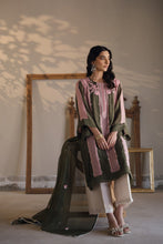 Load image into Gallery viewer, Jaania in Green/Pink