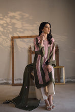 Load image into Gallery viewer, Jaania in Green/Pink