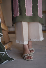 Load image into Gallery viewer, Jaania in Green/Pink