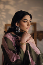 Load image into Gallery viewer, Jaania in Green/Pink