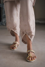 Load image into Gallery viewer, Aashni set in misty taupe