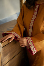 Load image into Gallery viewer, Neera in gold mustard