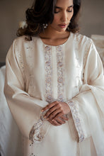 Load image into Gallery viewer, Azura set in white