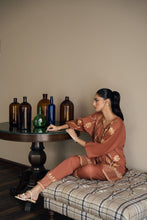 Load image into Gallery viewer, Meeku set in rust