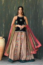 Load image into Gallery viewer, Velvet lengha choli