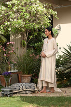 Load image into Gallery viewer, Ivory cutwork dupatta with kurta