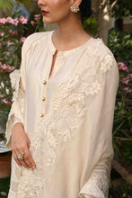 Load image into Gallery viewer, Ivory cutwork dupatta with kurta