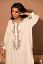 Load image into Gallery viewer, Ama’ya petals kurta