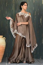 Load image into Gallery viewer, Bronze cape