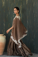 Load image into Gallery viewer, Bronze cape