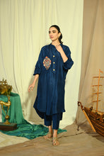Load image into Gallery viewer, Sasha pockets set in cobalt