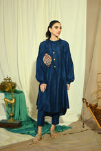 Load image into Gallery viewer, Sasha pockets set in cobalt
