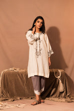 Load image into Gallery viewer, Ama’ya petals kurta