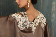 Load image into Gallery viewer, Bronze cape