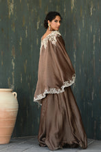 Load image into Gallery viewer, Bronze cape