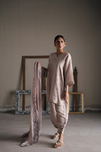 Load image into Gallery viewer, Aashni set in misty taupe
