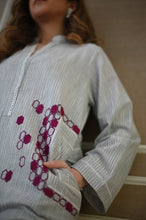 Load image into Gallery viewer, Geometric pockets kurta-ready to dispatch*
