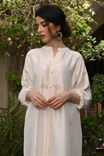 Load image into Gallery viewer, Ivory with sandy orchids kurta

